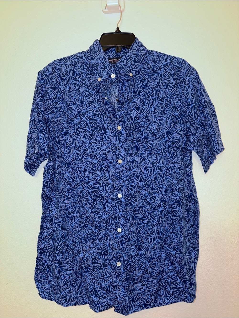 NWT Roundtree & Yorke Mens Small Blue Leaf Print Short Sleeve Button Up Shirt